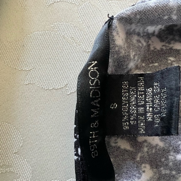 🔥🔥89TH & MADISON Women Sz Small Top Cowl Neck Black White Sleeveless - Picture 3 of 3